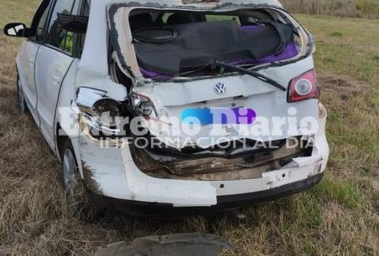 Imagen de Sobre autopista: Choque entre auto y camión