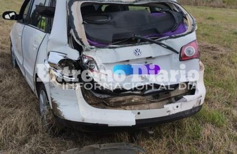 Imagen de Sobre autopista: Choque entre auto y camión