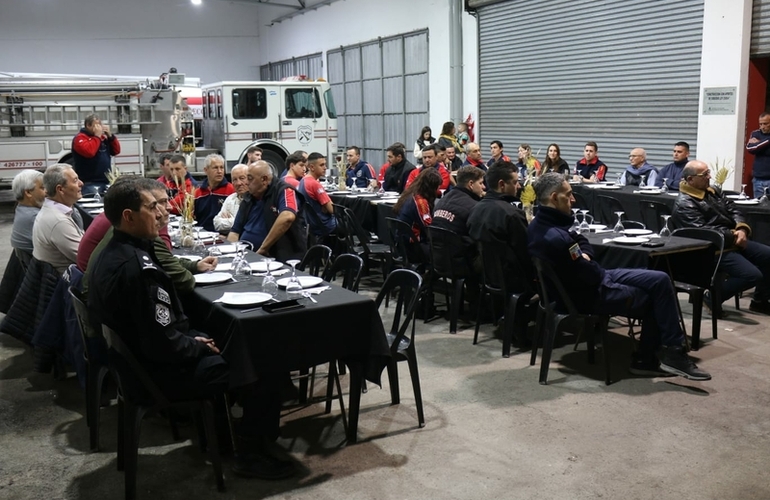 Imagen de Bomberos celebró su 44° aniversario con una cena de camaradería