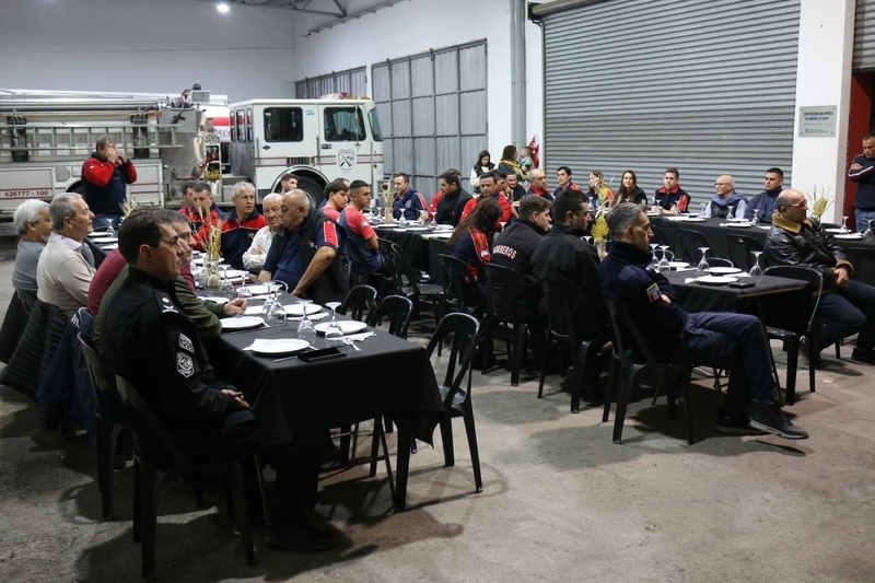 Imagen de Bomberos celebr&oacute; su 44&deg; aniversario con una cena de camarader&iacute;a