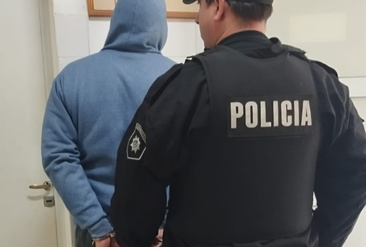 El hombre fue trasladado a la 27 y el arma resultó incautada