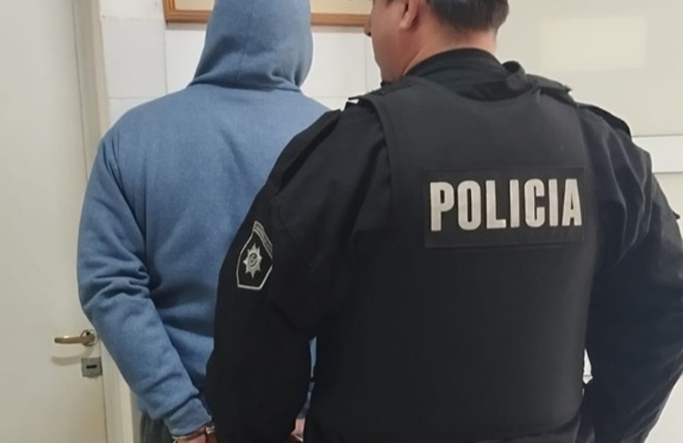 El hombre fue trasladado a la 27 y el arma result&oacute; incautada
