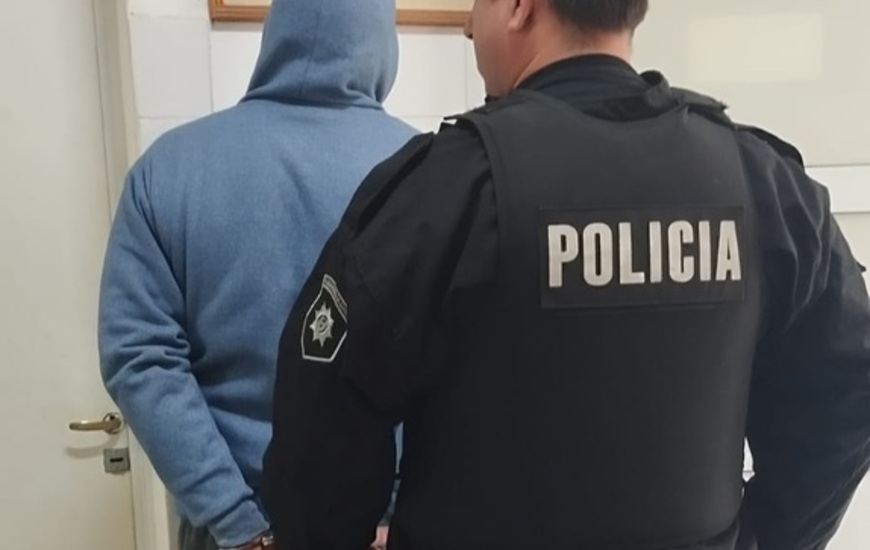 El hombre fue trasladado a la 27 y el arma result&oacute; incautada