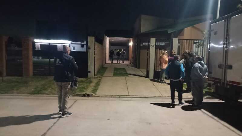 La PDI estuvo esta noche en la casa del vecino de Dr. Figari al 500