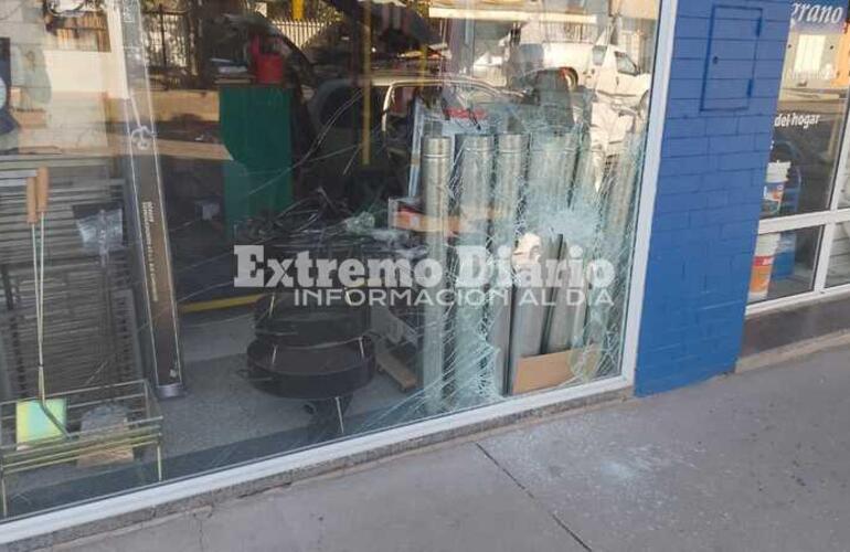Belgrano al 1100. As&iacute; le dejaron la vidriera al comerciante.