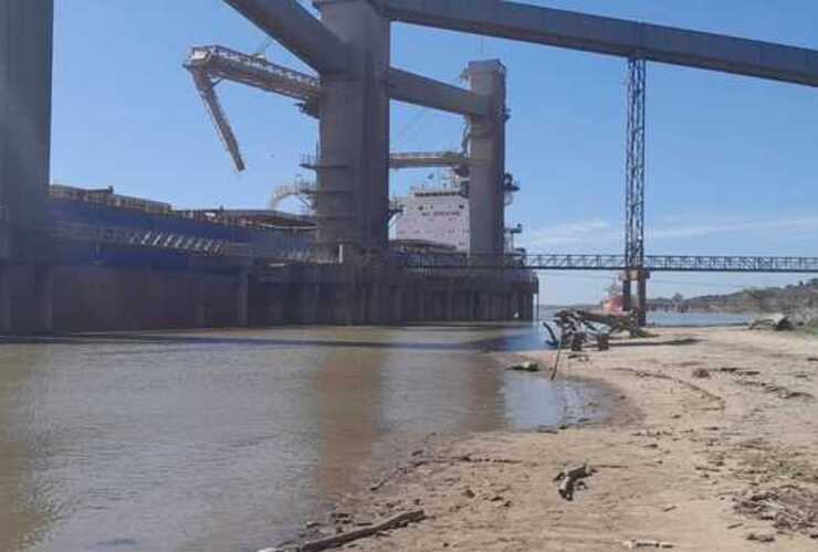 Imagen de Alerta en el Río Paraná: Descenso crítico en el nivel de agua pone en riesgo las operaciones comerciales que dependen del transporte fluvial.