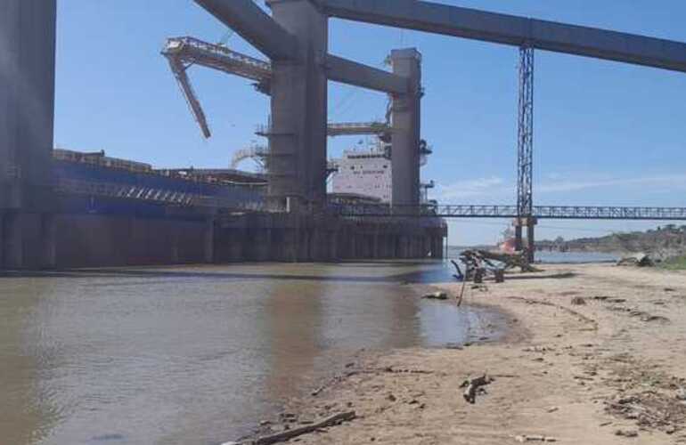 Imagen de Alerta en el Río Paraná: Descenso crítico en el nivel de agua pone en riesgo las operaciones comerciales que dependen del transporte fluvial.