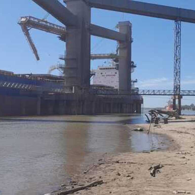 Imagen de Alerta en el Río Paraná: Descenso crítico en el nivel de agua pone en riesgo las operaciones comerciales que dependen del transporte fluvial.