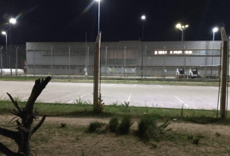 Imagen de Investigan disparos al aire frente a la c&aacute;rcel de la zona oeste