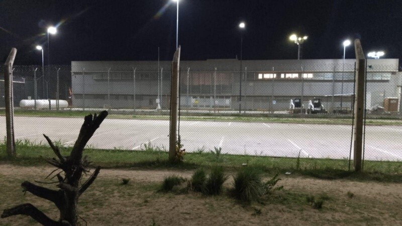 Imagen de Investigan disparos al aire frente a la c&aacute;rcel de la zona oeste
