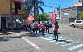 Representantes de escuelas primarias y secundarias autoconvocados