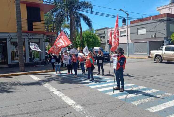 Representantes de escuelas primarias y secundarias autoconvocados