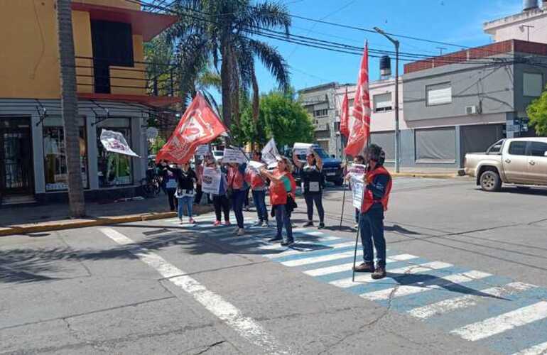 Representantes de escuelas primarias y secundarias autoconvocados