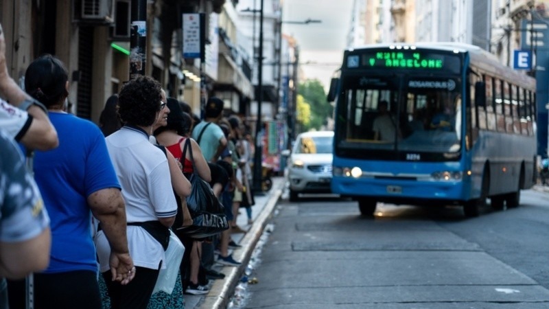 Usuarios deber&aacute;n pagar $1.200 si no tienen tarifa social o beneficios de uso frecuente. (Rosario3)