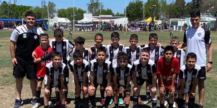 Imagen de Fútbol CAU: ¡Gran experiencia para las infantiles en Sunchales!