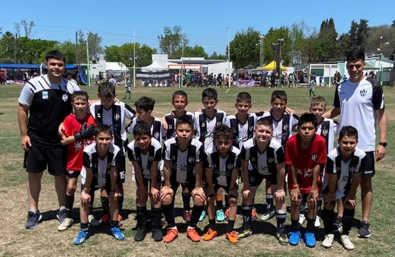 Imagen de F&uacute;tbol CAU: &iexcl;Gran experiencia para las infantiles en Sunchales!