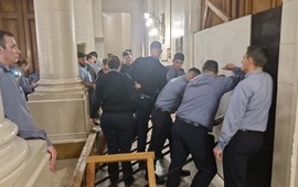 Imagen de Allanamientos y detenciones de gremialistas en Rosario por los incidentes en la Legislatura durante la aprobaci&oacute;n de la reforma jubilatoria