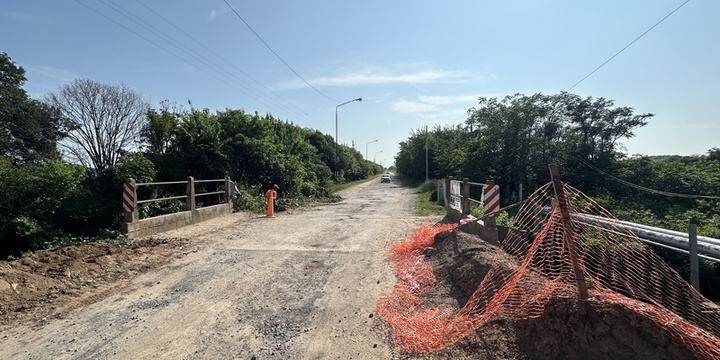 Imagen de Iniciaron las obras en el puente que va al barrio Puerto.