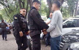 Trabajadores informales, jóvenes y personas en situación de calle son los más afectados por las demoras policiales en averiguación de identidad.