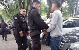 Trabajadores informales, j&oacute;venes y personas en situaci&oacute;n de calle son los m&aacute;s afectados por las demoras policiales en averiguaci&oacute;n de identidad.