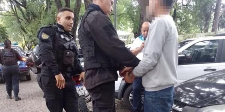 Trabajadores informales, jóvenes y personas en situación de calle son los más afectados por las demoras policiales en averiguación de identidad.