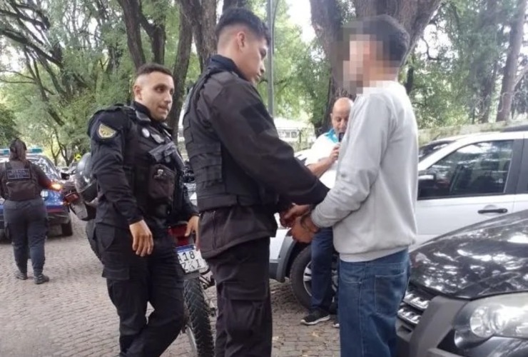 Trabajadores informales, jóvenes y personas en situación de calle son los más afectados por las demoras policiales en averiguación de identidad.