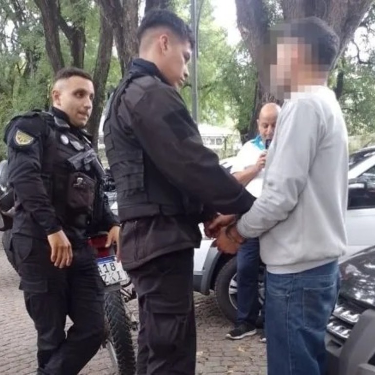 Trabajadores informales, jóvenes y personas en situación de calle son los más afectados por las demoras policiales en averiguación de identidad.