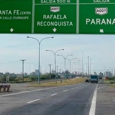 Una pareja fue abordada por dos delincuentes en la  autopista Rosario-Santa Fe