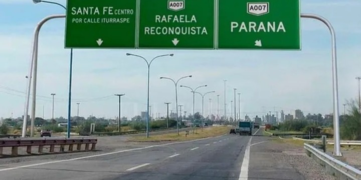 Una pareja fue abordada por dos delincuentes en la  autopista Rosario-Santa Fe