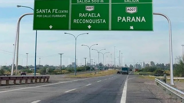 Una pareja fue abordada por dos delincuentes en la  autopista Rosario-Santa Fe