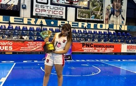 Imagen de M&iacute;a Ciconni, de b&aacute;squet Uni&oacute;n, sali&oacute; Campeona con la Selecci&oacute;n Rosarina Femenina.