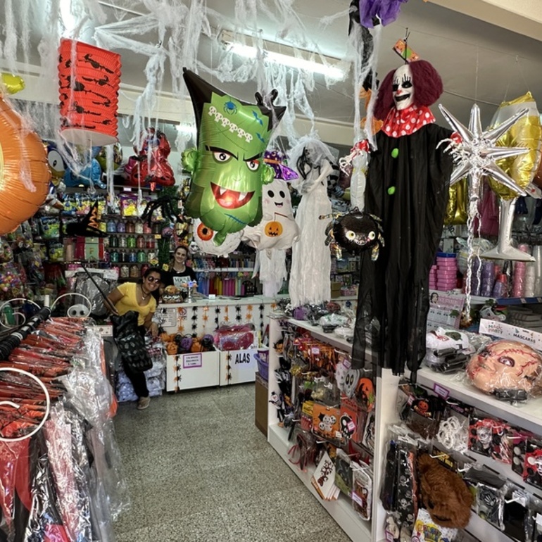 Imagen de Cotillón 'Rumba' se prepara para Halloween.