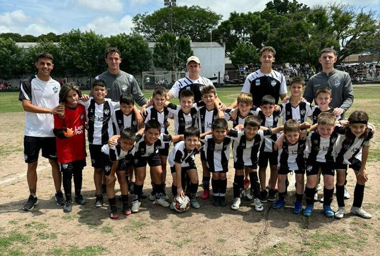 Imagen de Unión salió Campeón de la Liga AFIPA en categoría 2015/2016.