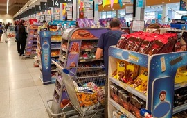 Imagen de Propuesta para terminar con la oferta de comida chatarra en las l&iacute;neas de caja de supermercados