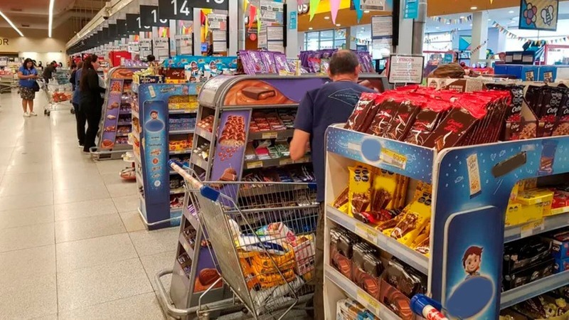 Imagen de Propuesta para terminar con la oferta de comida chatarra en las l&iacute;neas de caja de supermercados
