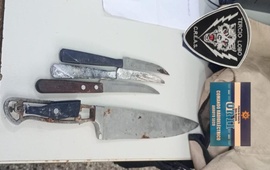 Los cuchillos secuestrados durante el procedimiento.