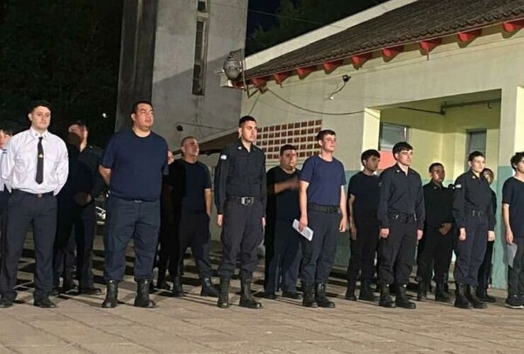 Imagen de Adrián y Nacho, los nuevos bomberos de la institución local