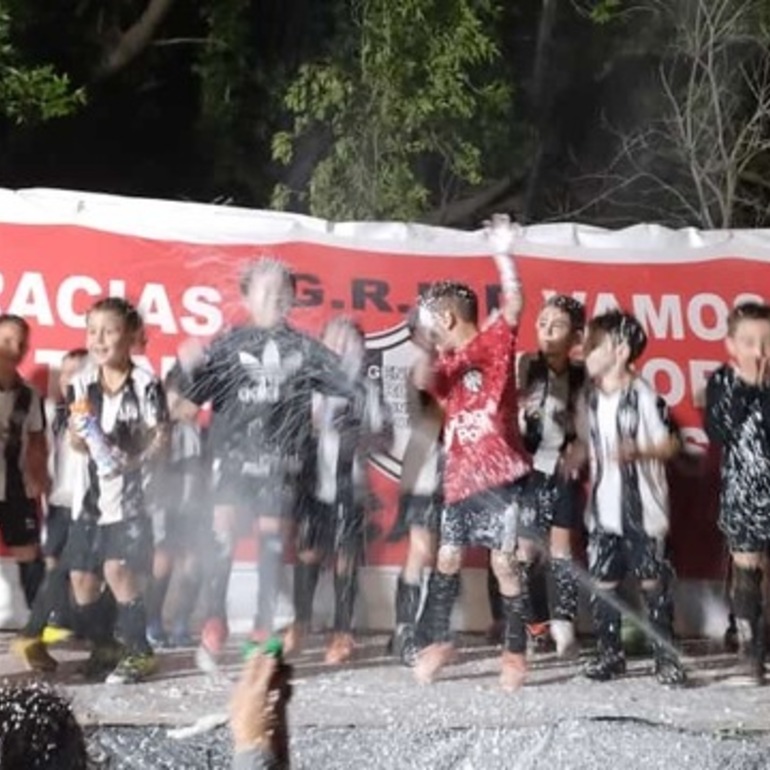 Imagen de La categoría 2018 de fútbol Unión, salió Campeona de la Copa Amistad en General Rojo.