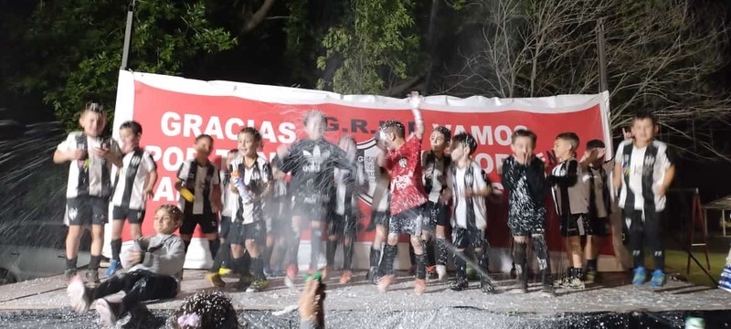 Imagen de La categor&iacute;a 2018 de f&uacute;tbol Uni&oacute;n, sali&oacute; Campeona de la Copa Amistad en General Rojo.