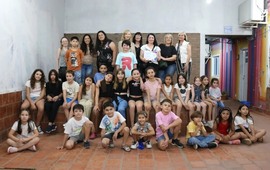 Imagen de Cierre de Talleres Culturales 2024:  Porcelana Fría expuso su gran año en el "Guillermo Furlong"
