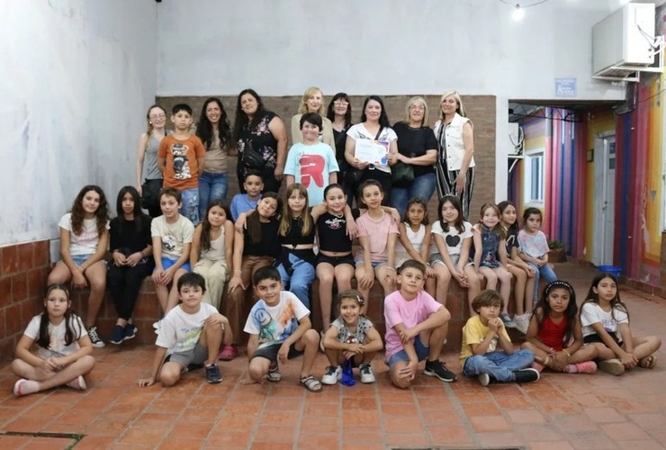 Imagen de Cierre de Talleres Culturales 2024:  Porcelana Fría expuso su gran año en el "Guillermo Furlong"