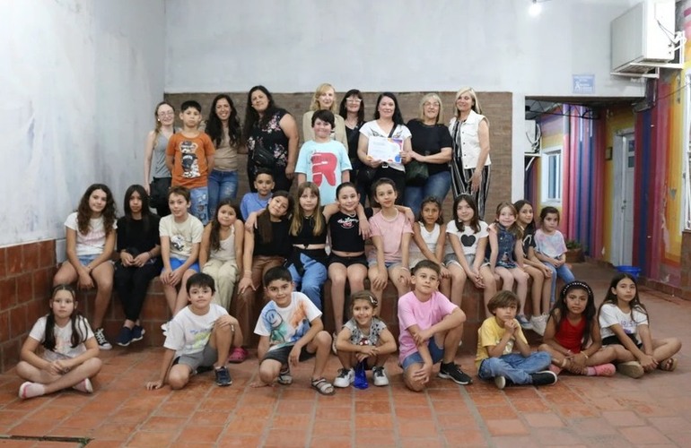 Imagen de Cierre de Talleres Culturales 2024:  Porcelana Fr&iacute;a expuso su gran a&ntilde;o en el "Guillermo Furlong"