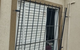 Los ladrones violentaron las rejas de una ventana para valerse el ingreso a la propiedad.