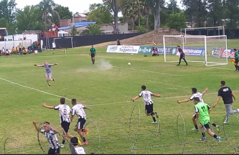 Imagen de 1era División: Unión venció por penales a Empalme Central y pasó a la Final.