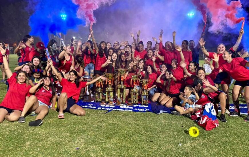 Imagen de El hockey de Talleres cerr&oacute; un a&ntilde;o exitoso con podios, medallas y copas.