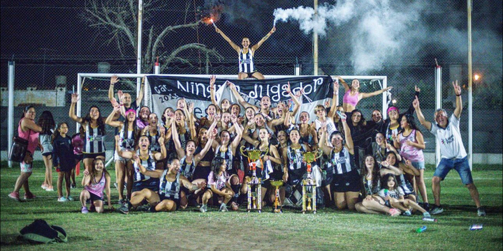 Imagen de Unión fue Campeón en Reserva y Primera División de Hockey Femenino.