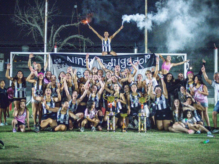 Imagen de Unión fue Campeón en Reserva y Primera División de Hockey Femenino.