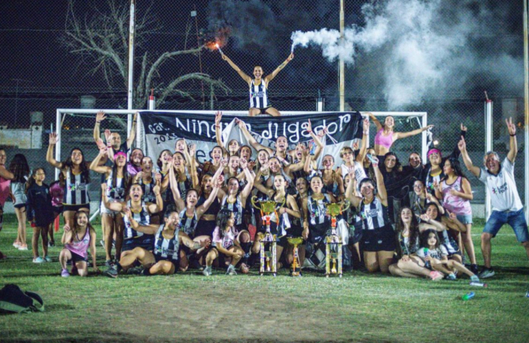 Imagen de Unión fue Campeón en Reserva y Primera División de Hockey Femenino.