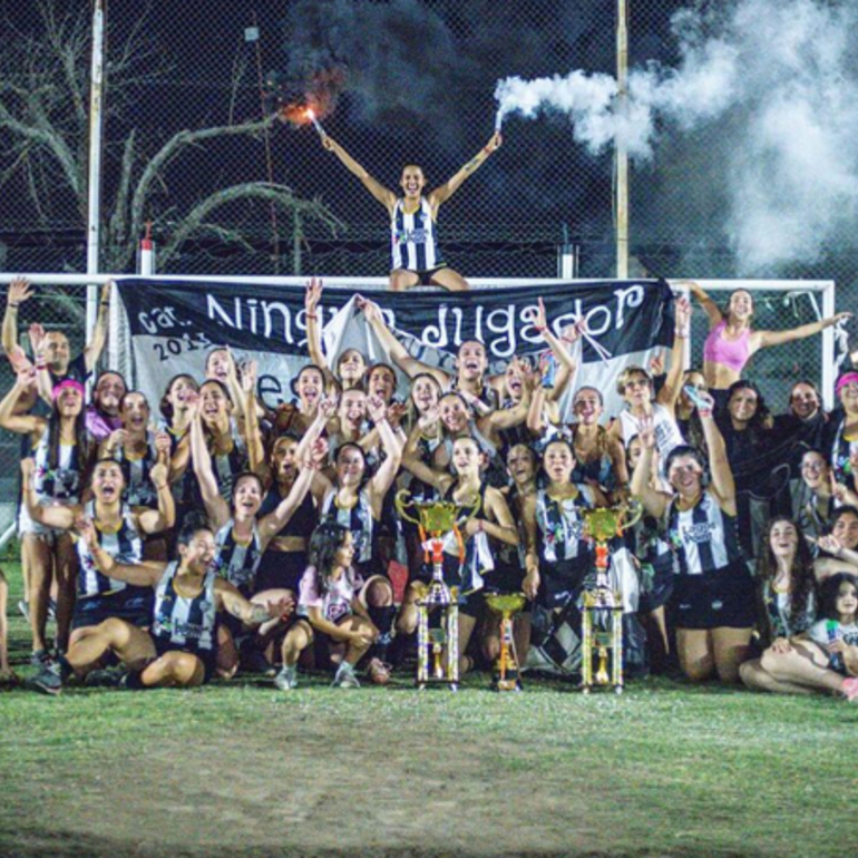 Imagen de Unión fue Campeón en Reserva y Primera División de Hockey Femenino.