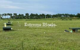 Imagen de Vecinos denuncian disturbios y destrozos en la Plaza de los Excombatientes tras festejos por el fin de clases